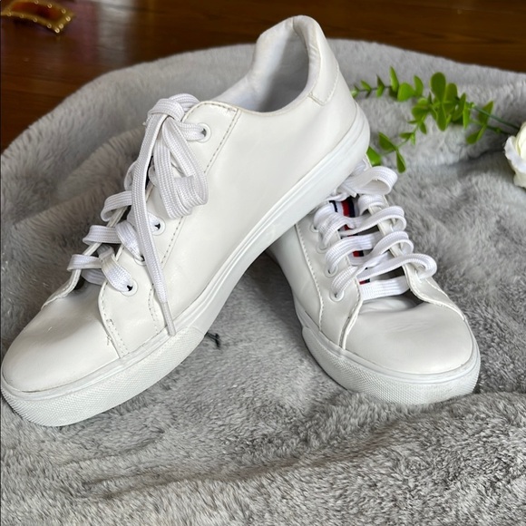 Tommy Hilfiger White Athletic Shoes - Picture 8 of 9